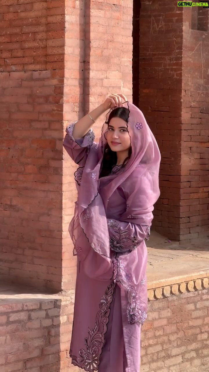 Gurnoor Kaur - 176K Likes - 💜