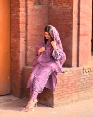 Gurnoor Kaur Instagram - 🕊️🪞