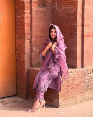 Gurnoor Kaur Instagram - 🕊️🪞