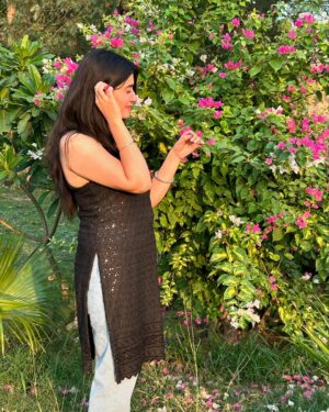 Gurnoor Kaur Instagram - Ankho ankho me vo lakho gallan krgya ve 🌷