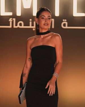 Hagar ElSarrag Instagram - From the premiere of “El Fostan El Abyad” @elgounafilmfestivalofficial 🌟

Styled by @sahar.m.azab @maissaazab 🤍
Jewelry @glamour.jewellery 
Makeup @byyomnakatary 
Hair @alsagheersalons @amir_youssef_hairstylist