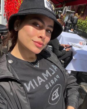 Hager Ahmed Instagram - “All I want is to have my peace of mind” 🤍
📍London