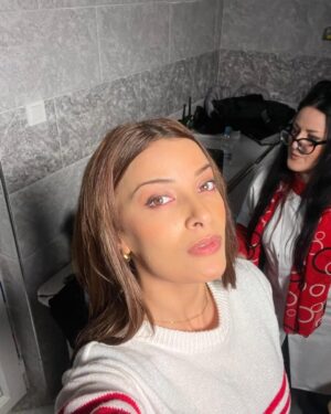 Haifa Rahim Instagram - camera off 🥹 #cameraoff "Filming …it’s more than just lights and cameras. It's the magic of turning a moment into something eternal, a feeling into something tangible. It's the collective heartbeat of a team, all working towards a single vision, each person giving a part of themselves. And in the process, we change. The character you step into becomes a part of you, and you, in return, leave something of yourself behind. The camera captures all of it — the highs, the lows, the raw truth. But when the scene ends, and the lights go out, what remains is not just the movie… it's the emotion, the experience, the transformation. And that's what stays with you long after the credits roll."
مريم توجه رسالة عميقة في هذا المسلسل لي هي : الى جميع الوالدين  حنوا على ولادكم أعطوهم الحب الكافي و الإهتمام لي مزال ما قال لأولاده نحبكم يقولها و لي مزال ما عانقش أولاده يعانقهم ، كفاكم من القسوة لي طغات ، يحيا الحب تم الحب تم حب ❤️