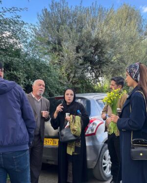 Haifa Rahim Instagram - camera off 🥹 #cameraoff "Filming …it’s more than just lights and cameras. It's the magic of turning a moment into something eternal, a feeling into something tangible. It's the collective heartbeat of a team, all working towards a single vision, each person giving a part of themselves. And in the process, we change. The character you step into becomes a part of you, and you, in return, leave something of yourself behind. The camera captures all of it — the highs, the lows, the raw truth. But when the scene ends, and the lights go out, what remains is not just the movie… it's the emotion, the experience, the transformation. And that's what stays with you long after the credits roll."
مريم توجه رسالة عميقة في هذا المسلسل لي هي : الى جميع الوالدين  حنوا على ولادكم أعطوهم الحب الكافي و الإهتمام لي مزال ما قال لأولاده نحبكم يقولها و لي مزال ما عانقش أولاده يعانقهم ، كفاكم من القسوة لي طغات ، يحيا الحب تم الحب تم حب ❤️