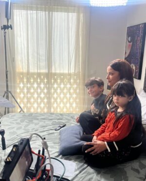 Haifa Rahim Instagram - camera off 🥹 #cameraoff "Filming …it’s more than just lights and cameras. It's the magic of turning a moment into something eternal, a feeling into something tangible. It's the collective heartbeat of a team, all working towards a single vision, each person giving a part of themselves. And in the process, we change. The character you step into becomes a part of you, and you, in return, leave something of yourself behind. The camera captures all of it — the highs, the lows, the raw truth. But when the scene ends, and the lights go out, what remains is not just the movie… it's the emotion, the experience, the transformation. And that's what stays with you long after the credits roll."
مريم توجه رسالة عميقة في هذا المسلسل لي هي : الى جميع الوالدين  حنوا على ولادكم أعطوهم الحب الكافي و الإهتمام لي مزال ما قال لأولاده نحبكم يقولها و لي مزال ما عانقش أولاده يعانقهم ، كفاكم من القسوة لي طغات ، يحيا الحب تم الحب تم حب ❤️