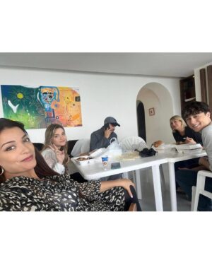 Haifa Rahim Instagram - camera off 🥹 #cameraoff "Filming …it’s more than just lights and cameras. It's the magic of turning a moment into something eternal, a feeling into something tangible. It's the collective heartbeat of a team, all working towards a single vision, each person giving a part of themselves. And in the process, we change. The character you step into becomes a part of you, and you, in return, leave something of yourself behind. The camera captures all of it — the highs, the lows, the raw truth. But when the scene ends, and the lights go out, what remains is not just the movie… it's the emotion, the experience, the transformation. And that's what stays with you long after the credits roll."
مريم توجه رسالة عميقة في هذا المسلسل لي هي : الى جميع الوالدين  حنوا على ولادكم أعطوهم الحب الكافي و الإهتمام لي مزال ما قال لأولاده نحبكم يقولها و لي مزال ما عانقش أولاده يعانقهم ، كفاكم من القسوة لي طغات ، يحيا الحب تم الحب تم حب ❤️