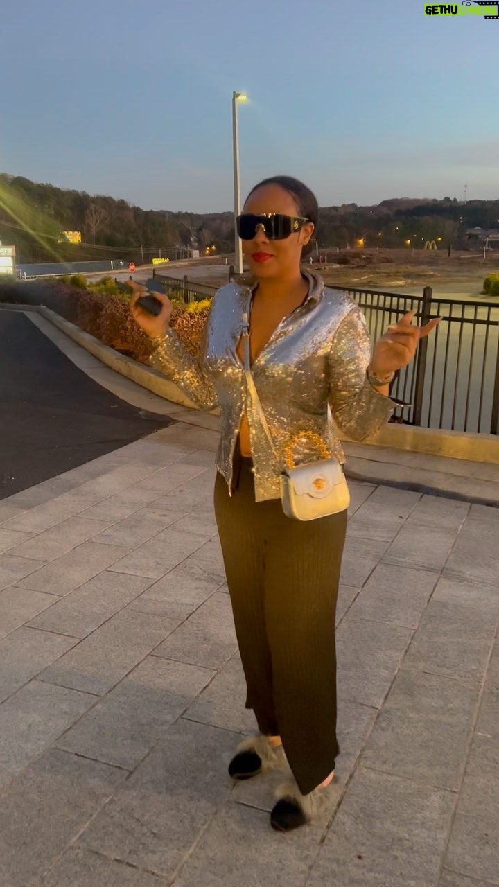 Hailliote Sumney - 25.5K Likes - From #Ghana🇬🇭 to #Eastpoint #Atlanta 🇺🇸

When in #Atlanta im chilling in #eastpoint 

*”Where The World Meets”*

@visiteastpoint

Something is cooking 🎥😉🎼

Signed✍🏾 *Haillie Sumney*💋 Ghana Goddess

Thanks @fourpoints #atlantaairportwest for hosting me ❤️‍🔥

Shoes @jesusegunlondon 🇬🇧🇳🇬
