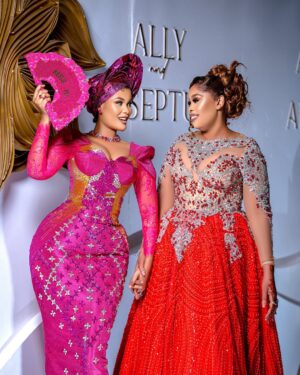 Hamisa Mobetto Instagram - lla Shemeji Yenu Kwa Uongo, Eti anasema kwa Tanzania Hajaona Kama Mimi. 🤣💖
Dress- @mobettostyles_wedding