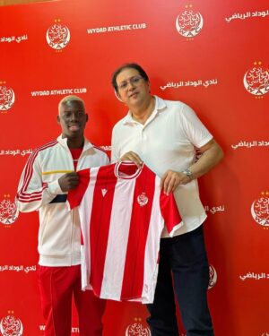 Hamisa Mobetto Instagram - Mume wangu kipenzi @aziz.ki.10 ❤️
Hongera kwa hatua hii kubwa ya kusaini mkataba wako mpya na @wacofficiel . Kila wakati naona juhudi zako, bidii yako, na tamanio lako la kuwa mchezaji bora sio tu Afrika ila duniani. Dua na kujituma kwako ndio msingi wa mafanikio yako siku zote.
Wewe ni mfano wa uthubutu, uvumilivu, na maono yaliyojaa matumaini. Kila siku unavyoamka, unaamka na njaa ya mafanikio, na hilo linanipa nguvu pia mimi, kama mkeo.
Kama mkeo, rafiki yako wa karibu, na shabiki wako wa kwanza, dua yangu kila siku ni ufanikiwe zaidi ya ukubwa unaouota kila mara. Endelea kung’ara, endelea kuamini, endelea kusukuma mipaka ya kile kinachowezekana. Najua huu ni mwanzo mpya wa mambo makubwa zaidi.
Mimi niko nyuma yako kila hatua, katika kila pambano, kila goli, na kila ndoto unayopigania.
Tunakupenda, tunakuombea, na tuko nawe hadi mwisho.
@wacofficiel @aitmannahicham @zambro_traore
#NewBeginnings #AzizKi10 #ProudWife #WydadFamily #mychampion #ksa10🙏🏻⚽️👑 #football #wydad #morocco #casablanca