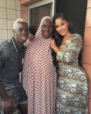 Hamisa Mobetto Instagram - Abidjan breathes dreams into the air,
Where every corner holds a memory,
Whispered in color and rooted in love.
Here, family is the rhythm,
And every heartbeat dances between sky and the sea 🥰❤️
#abidjan #africa #ivorycoast🇨🇮 #dump