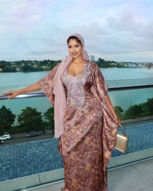 Hamisa Mobetto Instagram - Abidjan breathes dreams into the air,
Where every corner holds a memory,
Whispered in color and rooted in love.
Here, family is the rhythm,
And every heartbeat dances between sky and the sea 🥰❤️
#abidjan #africa #ivorycoast🇨🇮 #dump