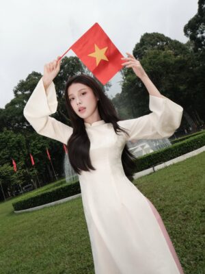 Han Sara Instagram - Độc lập – Tự do – Hạnh Phúc là điều thiêng liêng nhất 🇻🇳🇻🇳🇻🇳
#HanSara #HanSaraLoveVietNam #80NamTuHaoVietNam #TuHaoVietNam #Plus84Entertainment