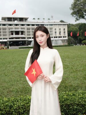 Han Sara Instagram - Độc lập – Tự do – Hạnh Phúc là điều thiêng liêng nhất 🇻🇳🇻🇳🇻🇳
#HanSara #HanSaraLoveVietNam #80NamTuHaoVietNam #TuHaoVietNam #Plus84Entertainment