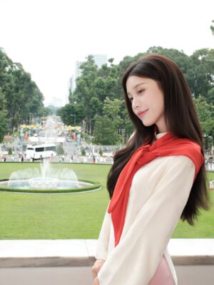 Han Sara Instagram - Độc lập – Tự do – Hạnh Phúc là điều thiêng liêng nhất 🇻🇳🇻🇳🇻🇳
#HanSara #HanSaraLoveVietNam #80NamTuHaoVietNam #TuHaoVietNam #Plus84Entertainment