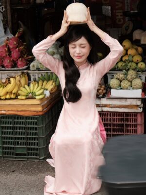 Han Sara Instagram - Cô Sa Sài Gòn 😗✨❤️🇻🇳
#HanSara #80NamTuHaoVietNam #TuHaoVietnam #Plus84Entertainment