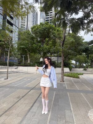 Han Sara Instagram - ‘Xinh Iu’ Hunter 😗
