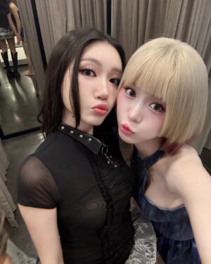 Han Sara Instagram - Không có từ gì để diễn tả nữa rùi, u oaaaa em iu mọi ngừi lắmmm 🥹✨🎤