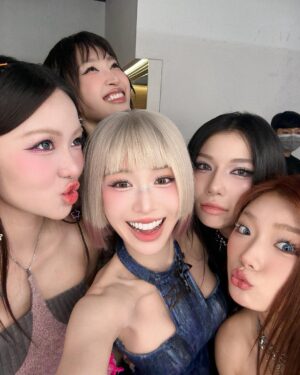 Han Sara Instagram - Không có từ gì để diễn tả nữa rùi, u oaaaa em iu mọi ngừi lắmmm 🥹✨🎤