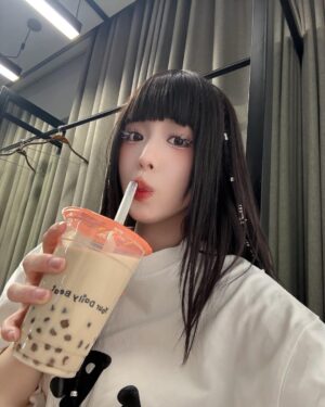 Han Sara Instagram - Không có từ gì để diễn tả nữa rùi, u oaaaa em iu mọi ngừi lắmmm 🥹✨🎤