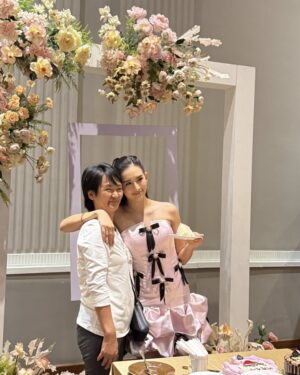 Han Thi Instagram - Thank You So Much!
I’m truly overwhelmed with gratitude for all the love I received on my birthday.
To everyone who came and celebrated with me in person—your presence made the night unforgettable.
And to all of you who sent warm wishes from near and far, across the country and all over the world—thank you from the bottom of my heart. Every message, call, post, and blessing meant so much to me.
I feel incredibly lucky to be surrounded by such thoughtful, kind, and supportive people. You made my day more special than I could’ve imagined.
Thank you again for being part of this beautiful memory.
Memory pic with mom and dad ❤️
With all my love,
Han Thi 💖