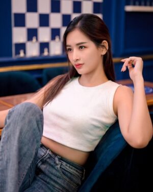 Han Thi Instagram - Today’s my birthday 🎂
📸: Thant Kaday
Location: Hotel Boundary (Sports Bar)