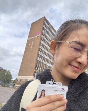 Han Thi Instagram - ကျောင်းသားကဒ်ရပါပြီ 🥹