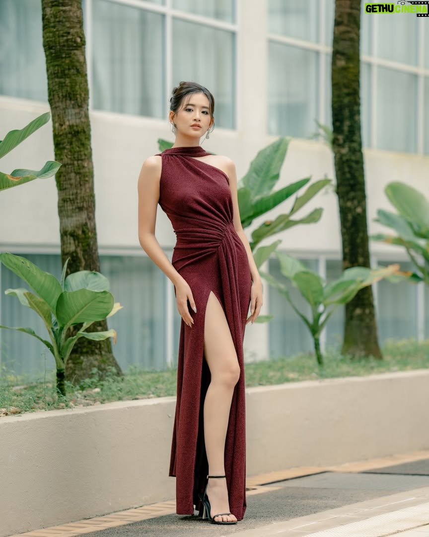 Han Thi - 217 Likes - ဝေးကွာသွားမှာမဟုတ် ပိုနီးအောင်ကြိုးစားနေတာပါ… ❤️ 

📸 and Retouch: Htike Lin Aung (Colorful Dreams)
👗: SHARTRA Couture
💄: Kyaw Kyaw Moe
🏨: PARKROYAL Yangon