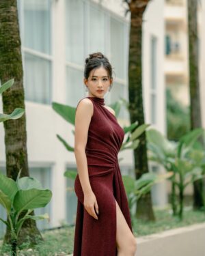 Han Thi Instagram - ဝေးကွာသွားမှာမဟုတ် ပိုနီးအောင်ကြိုးစားနေတာပါ… ❤️
📸 and Retouch: Htike Lin Aung (Colorful Dreams)
👗: SHARTRA Couture
💄: Kyaw Kyaw Moe
🏨: PARKROYAL Yangon