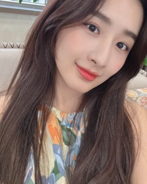 Han Thi Instagram - Let your day be better than yesterday 💗