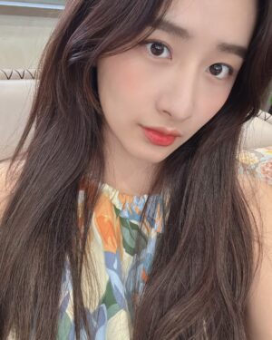 Han Thi Instagram - Let your day be better than yesterday 💗