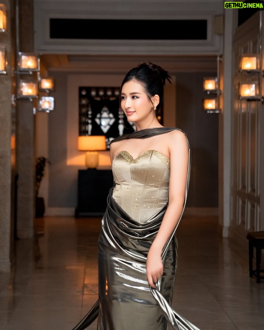 Han Thi - 176 Likes - လေဟာနယ်မှာ အချစ်ရှိလား… 🎼

👗: Designer Wunna
💄: Eimyat Chanmyae
Hair: Sai Naung
📸: Studio AM