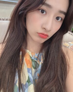 Han Thi Instagram - Let your day be better than yesterday 💗