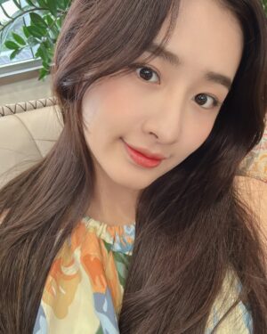 Han Thi Instagram - Let your day be better than yesterday 💗