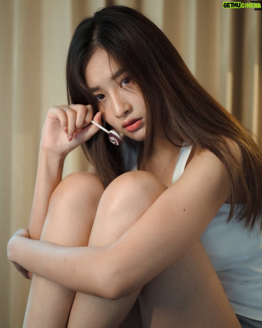 Han Thi - 197 Likes - မွေးနေ့နီးလာပြန်ပြီ… ဒီနှစ်တော့ ချိုချဉ်ဘဲကျွေးတော့မယ်နော် 🍭 

📸: Thant Kaday