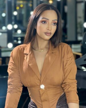 Hanan Tarq Instagram - 🤎🤎🤎🤎🤎
.
.
💄@touch_by_marzel 🙏😍