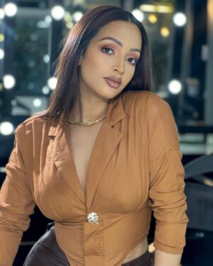 Hanan Tarq Instagram - 🤎🤎🤎🤎🤎
.
.
💄@touch_by_marzel 🙏😍
