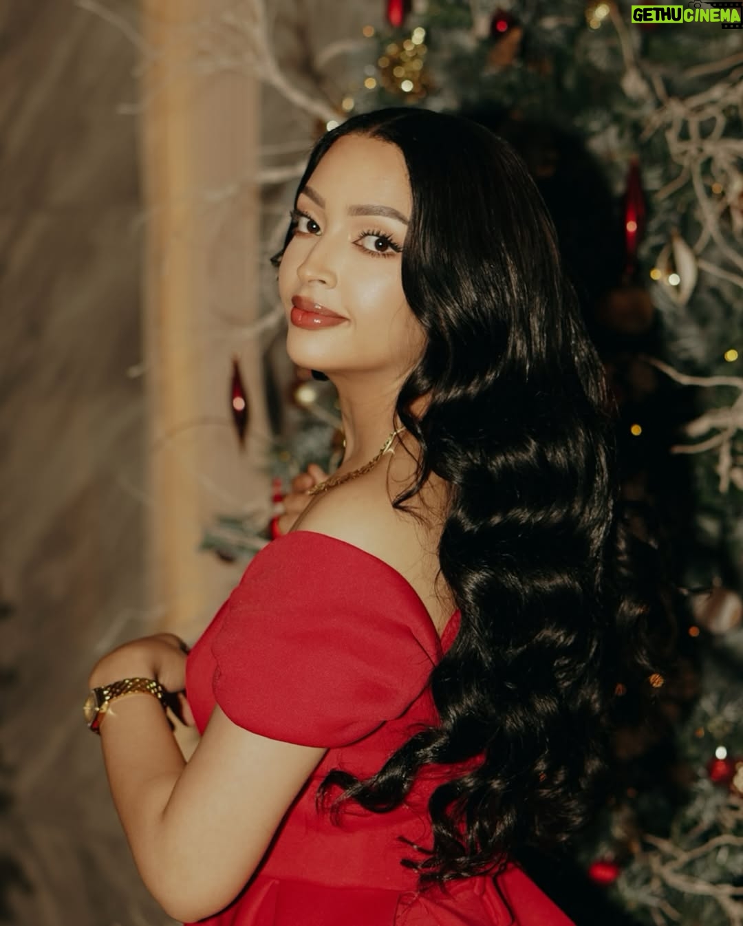 Hanan Tarq - 40.8K Likes - Her elegance is quiet but impossible to ignore.
.
. 
@bk_photography_et no words for this pictures 🫠🫠🫠 
@tghala girllllll you know what you’re doing 🫡
@touch_by_marzel I can’t with you 🦥