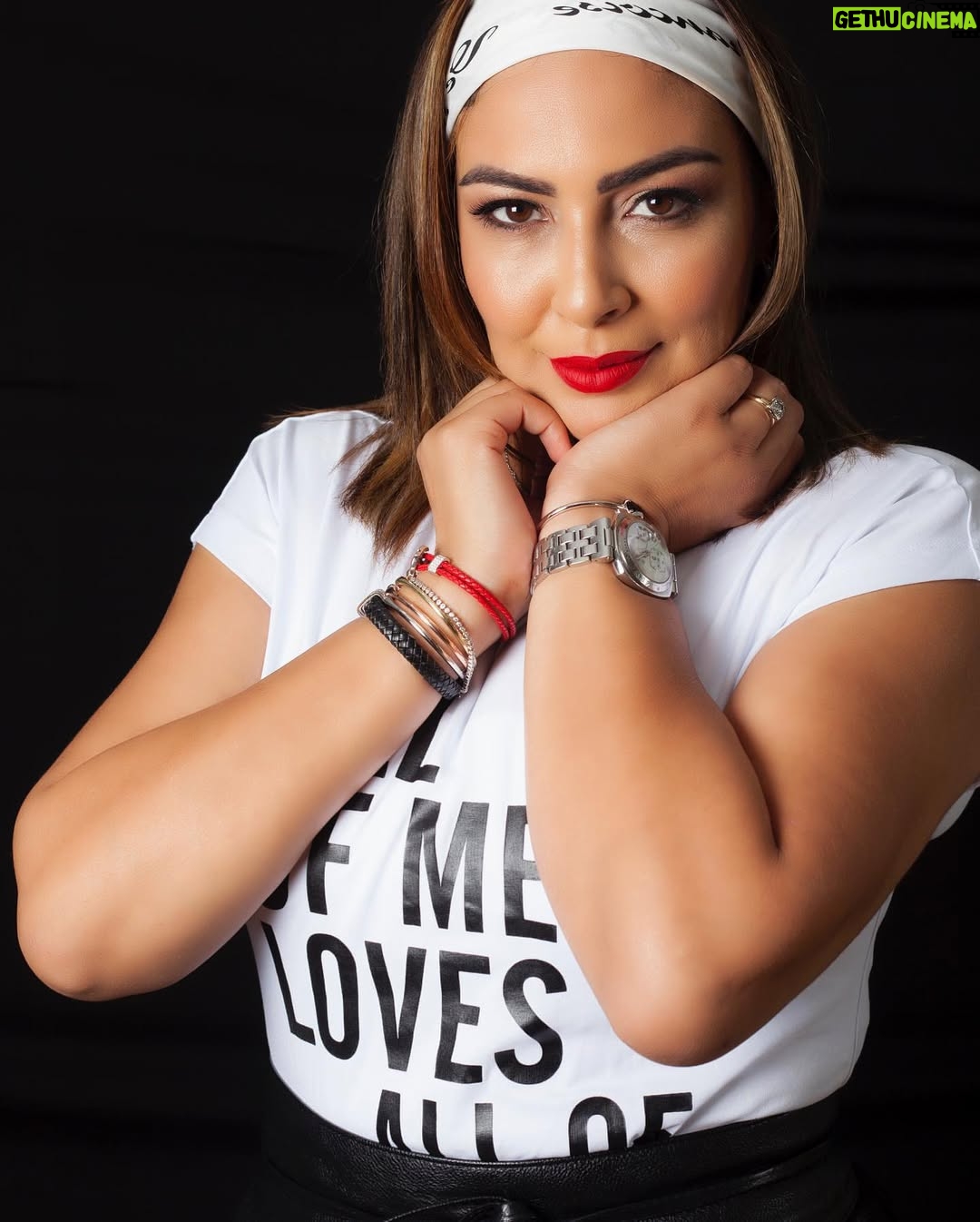 Hanane Ibrahimi - 18.1K Likes - اتركها تأتي كما كتبها الله، لعلها تأتي كما تمناها قلبك ❤️
Photo : @k__l.photography 
Bijoux : @lecomptoirdargent 
Hair and make up: @celebritys_hair_beauty 
Eyebrows: @autourdusourcil 
Cadre : @yan_chocolatier 
#photooftheday #goodvibes #smile #lough #morocco #usa #massachusetts #casablanca #movie #tv #theatre #momofgirls #wifey #happy #happiness #mood #instadaily #instamood #instagood #makeup #beauty #nothingmatters #love #care #godisgood
