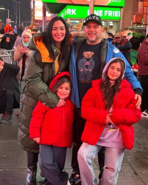 Hanane Ibrahimi Instagram - Happy New Year 2024 from our family to yours.. كل عام و انتم و أحبائكم بألف خير ♥️
#happynewyear #2024 #family #friends #behappy #nomatterwhat #actress #morocco #usa #optimistic #always #hope #peace #love ♥️