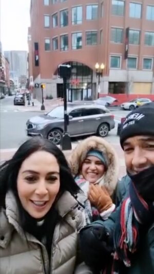 Hanane Ibrahimi Instagram - لحظات جميلة و دافئة مع أعز الاصدقاء و عائلتي الصغيرة، خففت من شيئا ما من صقيع الغربة.. حبيبتي ابتسام كل عام و انت صديقتي و أختي و سندي، رشيد انت الصديق الوفي للي ما منوش جوج، علي الغالي كانت أجمل مفاجأة للم شمل نجحت الظروف و المسافات في تفرقته لكنها لم تنجح في تغيير ما في القلوب.. عبد الله الداودي شكرا على الحضور، شرفتينا عندليب الاغنية الشعبية.. لحظات اختلطت فيها المشاعر، فرح و فن و دموع و ضحكة من القلب♥️إلى الملتقى♥️أحبكم♥️
@rachideloualiofficiel @ibtissamchakara @amiraliofficiel @mounssifslaoui @abdellahdaoudiofficiel
#instamood #morocco #friends #usa #massachusetts #art #artist #actress #casablanca #live #lough #smile #family #love #insta #friendship #forever