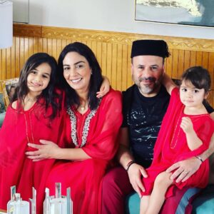Hanane Ibrahimi Instagram - عائلتي الصغيرة تتمنى لكم عيد فطر مبارك سعيد ❤️
#eidmubarak #morocco🇲🇦 #usa🇺🇸 #ramadan #love #traditions #casablanca #actresslife #momofgirls #wifey #happiness #instadaily #instaphoto #family #familytime ❤️