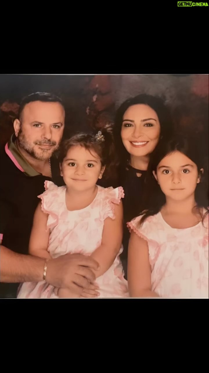 Hanane Ibrahimi - 32.2K Likes - كل عام و انتم بالف خير و صحة و عافية.. سنة مرت بأفراحها و أحزانها و خذلان أحباب و وفاء آخرين.. اللهم اجعل العام الجديد عام فرح و تغير الحال لما أحسن❤️❤️ @mounssifslaoui 
Happy New Year ❤️
#happynewyear #2023 #hope #love #live #smile #accept #life #instamood #actress #morocco #momofgirls #wifey #lhamdolilah❤️