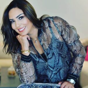 Hanane Ibrahimi Instagram - كن مزهرا و إن غاب الزهر بين ركام الحجر💕💕💕💕
عواشر مبروكة.