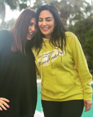 Hanane Ibrahimi Instagram - هدى سعد صديقة من الزمن الجميل❤️❤️❤️ @houdasaadofficiel
#art #morocco #casablanca #usa🇺🇸 #friends #friendship #love #wifey #momofgirls #tv #show #acting #movie #laugh #feel #enjoy #enjoylife #instagood #photo
