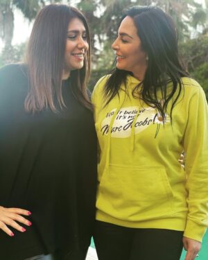 Hanane Ibrahimi Instagram - هدى سعد صديقة من الزمن الجميل❤️❤️❤️ @houdasaadofficiel
#art #morocco #casablanca #usa🇺🇸 #friends #friendship #love #wifey #momofgirls #tv #show #acting #movie #laugh #feel #enjoy #enjoylife #instagood #photo