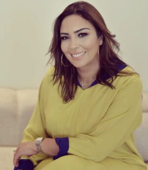 Hanane Ibrahimi Instagram - طيب الله جمعتكم بكل خير🌹جمعة مباركة ❤️
Concept et stylisme : @hayat.bofficiel
Make up : @nana.beautyglam
Hair : @celebritys_hair_beauty
Photo : @tmouannis
Djellaba : @trendytouchbykab
#fridaymood #instadaily #instamood #photoshoot #photooftheday #casablanca🇲🇦 #morocco #love #care #momofgirls #wifey #actress #movies #tv #theater #cinema #instaphoto #makeup #glam #friends