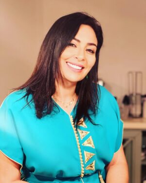 Hanane Ibrahimi Instagram - سيفتح الله بابا كنت تحسبه من شدة اليأس لم يخلق بمفتاح🙏 تفاءلوا خيرا تجدوه. صباح الخير و المحبة و السعادة❤️
Gandoura by @corail.couture