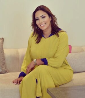 Hanane Ibrahimi Instagram - طيب الله جمعتكم بكل خير🌹جمعة مباركة ❤️
Concept et stylisme : @hayat.bofficiel
Make up : @nana.beautyglam
Hair : @celebritys_hair_beauty
Photo : @tmouannis
Djellaba : @trendytouchbykab
#fridaymood #instadaily #instamood #photoshoot #photooftheday #casablanca🇲🇦 #morocco #love #care #momofgirls #wifey #actress #movies #tv #theater #cinema #instaphoto #makeup #glam #friends