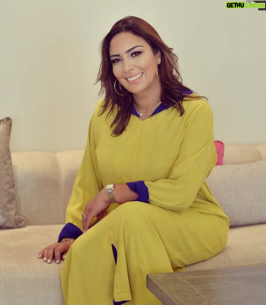 Hanane Ibrahimi - 14.2K Likes - طيب الله جمعتكم بكل خير🌹جمعة مباركة ❤️
Concept et stylisme : @hayat.bofficiel 
Make up : @nana.beautyglam 
Hair : @celebritys_hair_beauty 
Photo : @tmouannis 
Djellaba : @trendytouchbykab 
#fridaymood #instadaily #instamood #photoshoot #photooftheday #casablanca🇲🇦 #morocco #love #care #momofgirls #wifey #actress #movies #tv #theater #cinema #instaphoto #makeup #glam #friends
