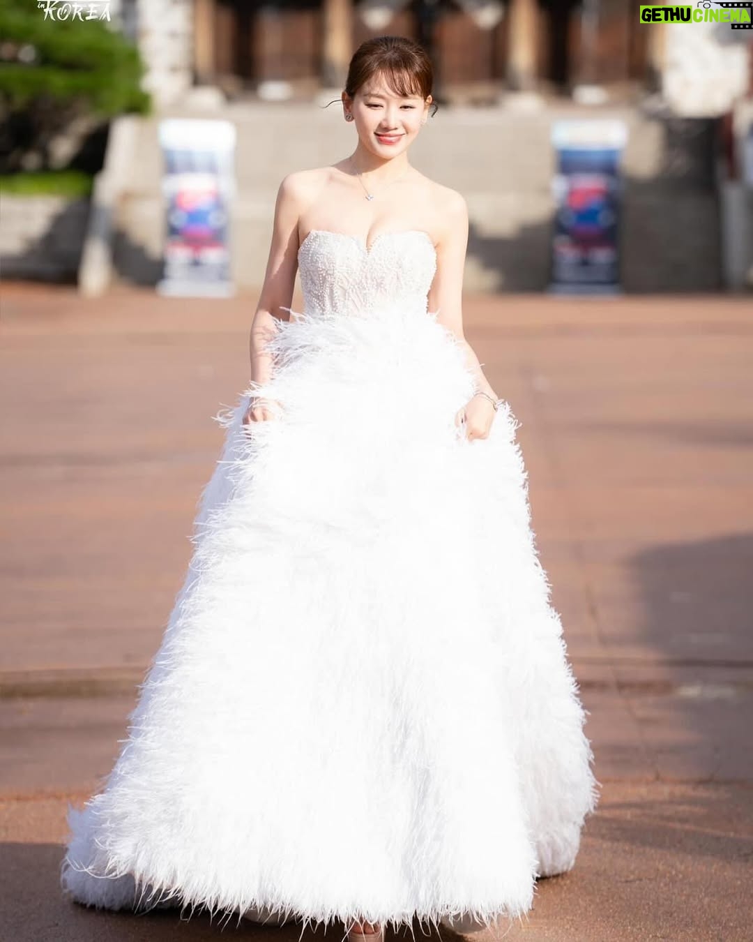 Hari Won - 27.8K Likes - E thành cô dâu❤️
Chú rể phải chạy qua HQ kiếm e 🤣

Cảm ơn a @lethanhhoa_official @_lethanhhoa_ , a Phúc giao e làm những việc e chưa từng làm❤️

옷이 날개다🦋

#hariwon